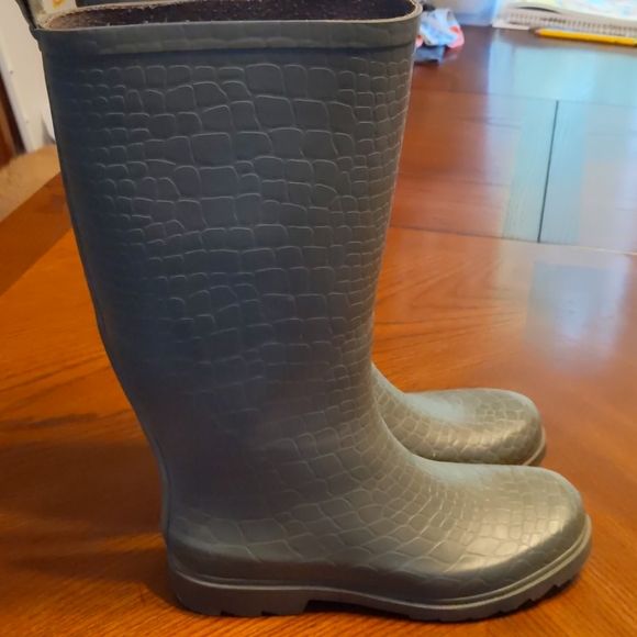 old navy rubber boots